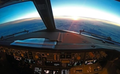 В Сочи молния поразила самолет