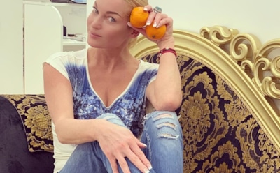 Анастасия Волочкова обвинила Собчак в зависти и неудовлетворенности