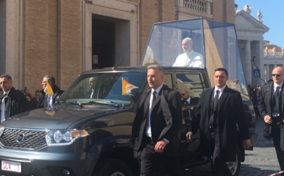 В сериале «Новый Папа» использовали пикап УАЗ