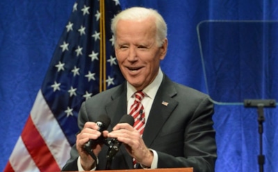 За Джо Байдена  вступилась жена после обвинений в домогательствах