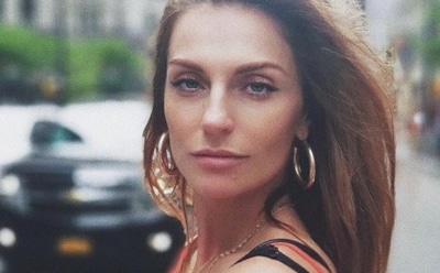 Певица Саша Савельева мельком показала своего младенца