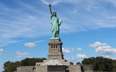 Опрос: четверть россиян отмечают рост влияния США