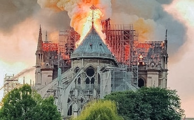 “Сердце Франции” в огне: все о пожаре в Нотр-Даме