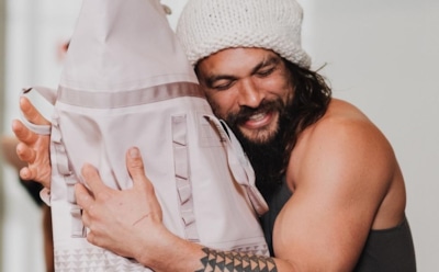 Джейсон Момоа впервые за 7 лет сбрил бороду ради спасения планеты