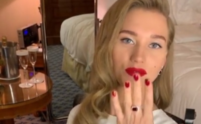 Кристина Асмус показала лайфхак по ношению колец на тонких пальцах