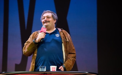 Писатель Дмитрий Быков начал выходить из комы