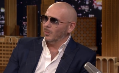 PitBull заявил, что вдохновил Джона Траволту побриться налысо
