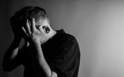 "Напоминает сердечный приступ": медики о симптомах панической атаки