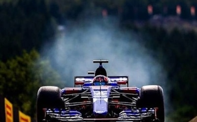 "Очень странный день": Даниил Квят протаранил стену в Баку на свой день рождения