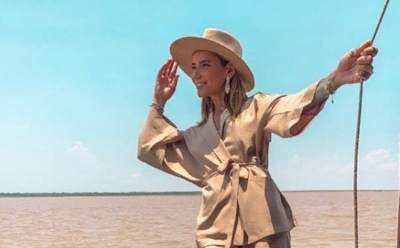 Айза Анохина показала, как ее 2-летний сын научился кататься на серфе