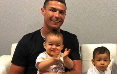 Роналду "взорвал" Сеть кадрами футбола со своими детьми