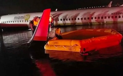 В США Boeing упал в реку при посадке