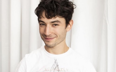 Эзра Миллер шокировал "многоглазым" макияжем на Met Gala