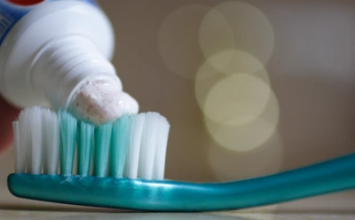Медики советуют отказаться от усиленного полоскания рта после чистки зубов