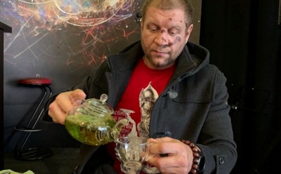 СМИ: Александра Емельяненко задержали за распитие спиртного на лавочке