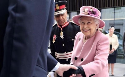 Елизавета II ищет специалиста по продвижению в соцсетях