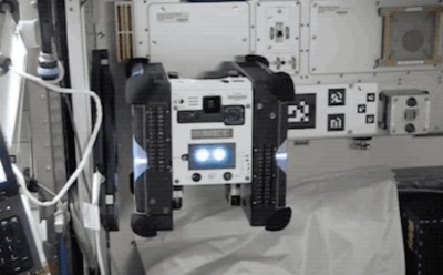 На МКС впервые испытали летающих роботов