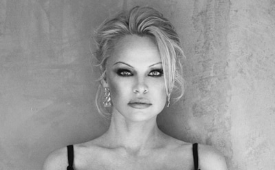 В Сети восхищаются повзрослевшим красавцем-сыном Памелы Андерсон