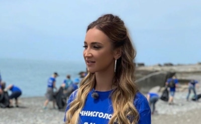 Бузова вместе с волонтёрами очистила кубанский пляж от мусора