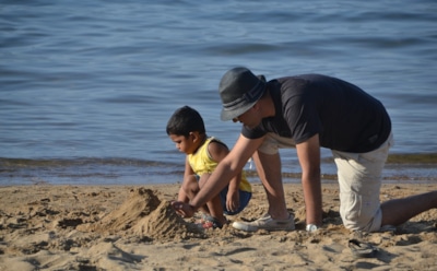 Ученые: зачатие пожилым отцом опасно для ребенка и матери