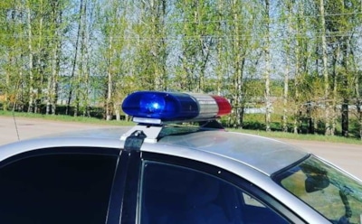 Саратовский подросток напал на школу с "Коктейлем Молотова" и ударил девочку ледорубом