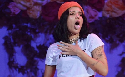 Папарацци засняли идеальную фигуру певицы Холзи на отдыхе