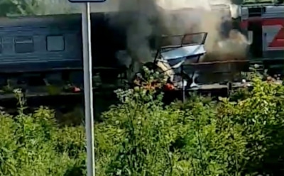 Пассажирский поезд врезался в бензовоз под Краснодаром