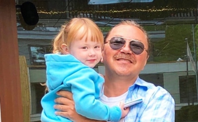 Игорь Николаев обучает гольфу 3-летнюю дочь