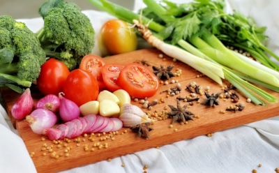 Диетологи рассказали о правилах питания для женщин после 40