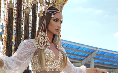 Бузова прибыла на Премию Муз-ТВ с верблюдами и на троне