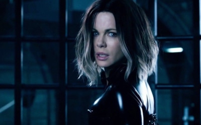 Латексный костюм 45-летней Кейт Бекинсейл изумил ее фанатов