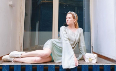 Монеточка уехала в глушь, чтобы писать песни