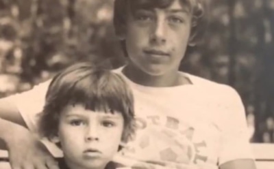 На архивном фото рядом с Галкиным оказался изображен не отец