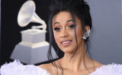 Во время выступления у певицы Карди Би треснул костюм