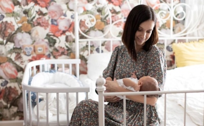 Актриса Анастасия Цветаева впервые показала лицо младенца