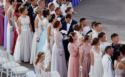 Россиянки на балу офицеров в Севастополе восхитили Запад