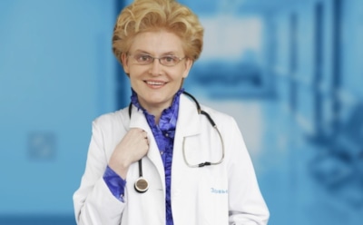 Елена Малышева прошла 10,5 км босиком по Москве