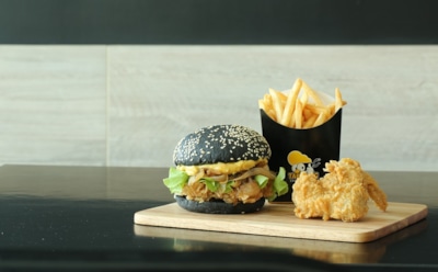 7 звезд с идеальным телом, которые обожают вредную еду