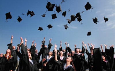 Как выглядели звезды на своем выпускном балу