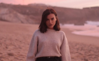 Лена Темникова впервые рассказала о борьбе с заболеванием кожи