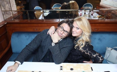 Жена Малахова показала неидеальный торс телеведущего