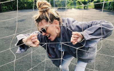 Саша Савельева высмеяла слухи о выходе из декрета ради заработка