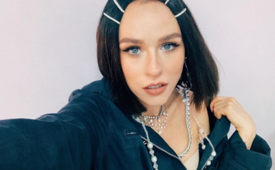 «Вот это мама!»: IOWA порадовала поклонников фотосессией с мамой