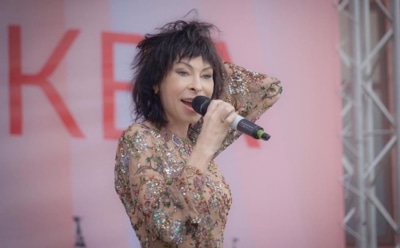 Экс-промоутер Хлебниковой подтвердил, что у певицы проблемы с алкоголем