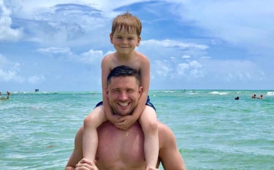 «Этим глазам можно все!»: Лазарев сравнил сына с котом из Шрека