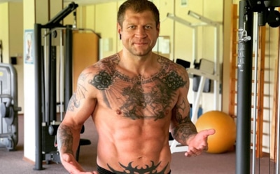 Александр Емельяненко объяснил, как превратил "пузо" в "стальной пресс"