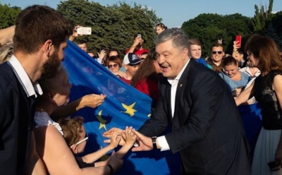 Порошенко пообещал "дать по морде" недовольным его приездом украинцам