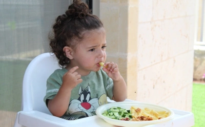 Диетолог рекомендует не кормить детей сосисками каждый день