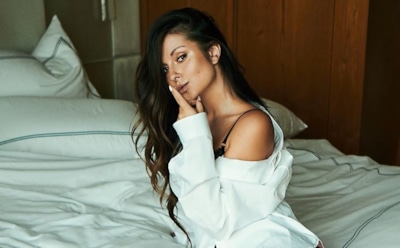 Нюша открыла бутылку с помощью тверка