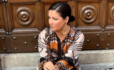 Анна Нетребко на банкете залезла на стол, чтобы спеть для друга